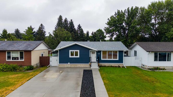 Property Photo: 1418 25 Avenue N AB T1H 4N7