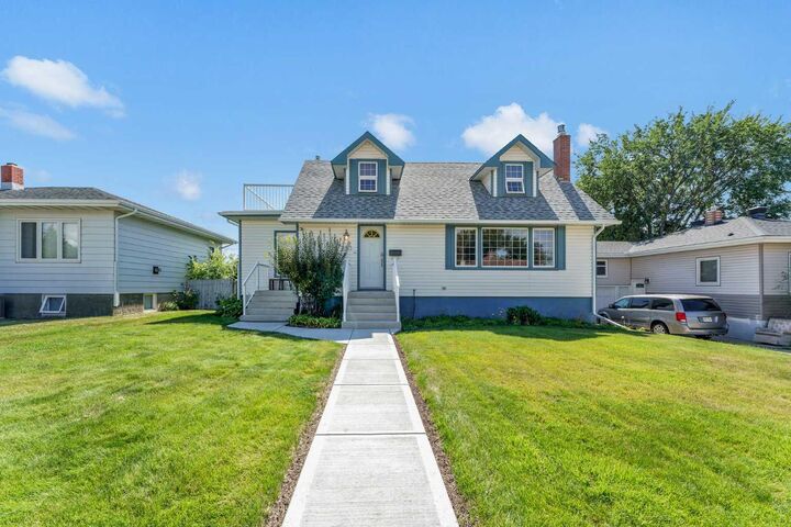 353 3 Street SW — photo 1