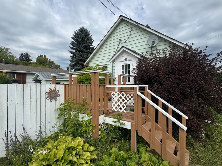 Property Photo:  4701 52 Avenue  AB T9A 0W5 
