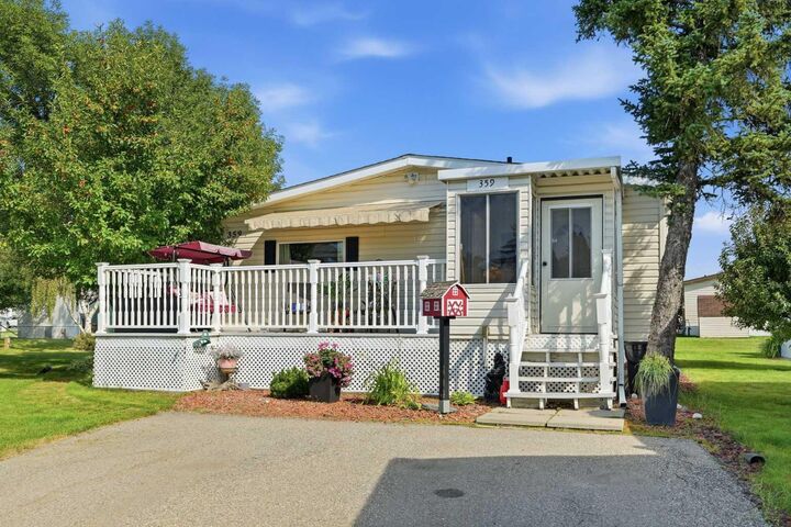 Property Photo:  359 Burroughs Circle NE  AB T1Y 6K8 
