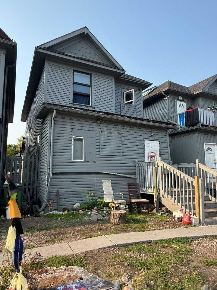 Property Photo:  1621 12 Avenue SW  AB T3C 0R3 
