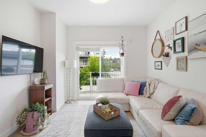 5305 32 Avenue SW 2101 — photo 1