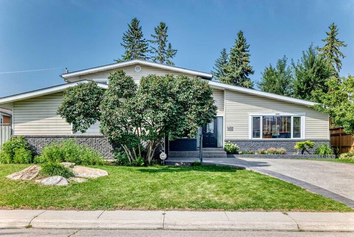 Property Photo: 1220 73 Avenue SW AB T2V 0S1