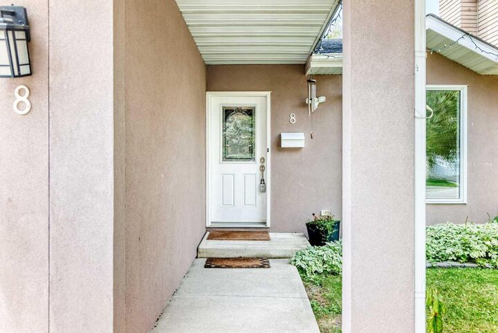 Property Photo: 8 Hawkfield Crescent NW AB T3G 1Z5