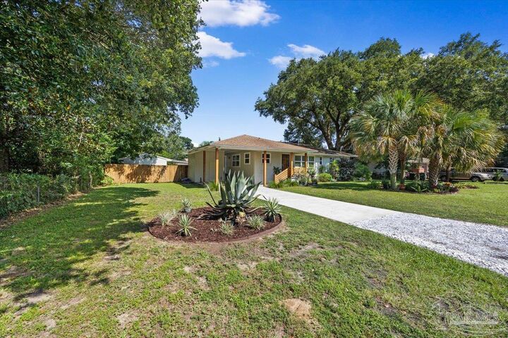 Property Photo: 16 S 72nd Ave FL 32506