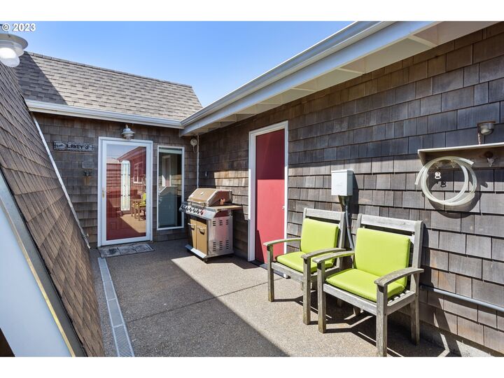 Property Photo: 35630 Sunset Dr OR 97135