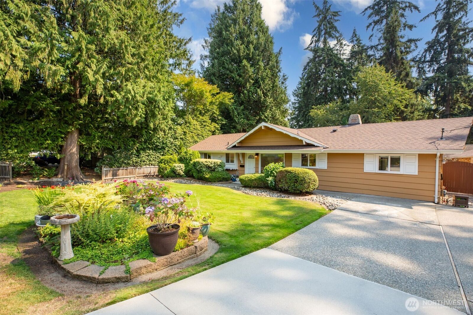 Property Photo:  5704  227th Street SW  WA 98043 