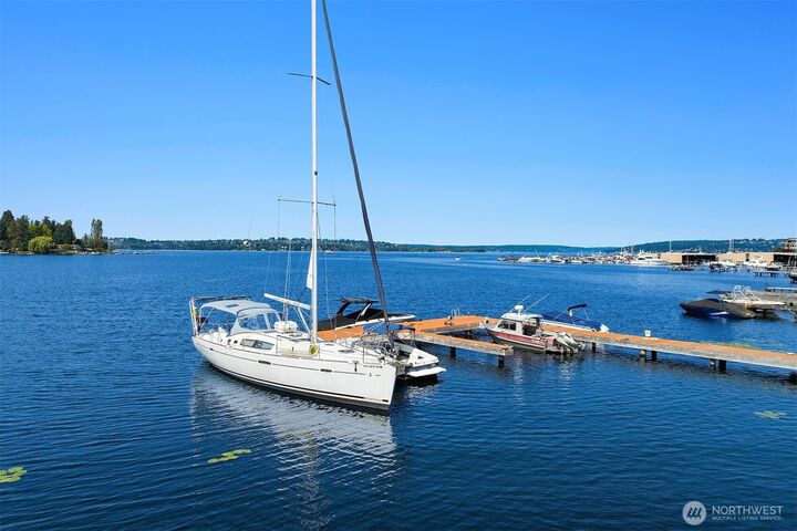 Property Photo:  4561  Lake Washington Boulevard NE 306  WA 98033 