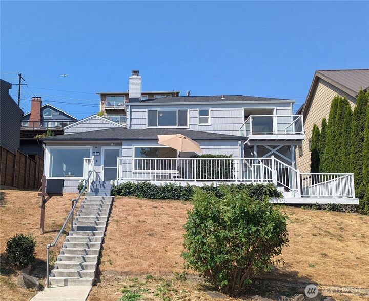 Property Photo: 927 Lake Washington Blvd S WA 98144