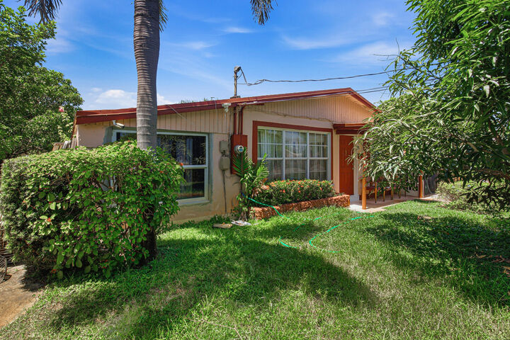 Property Photo: 691 NW 20th Court FL 33060