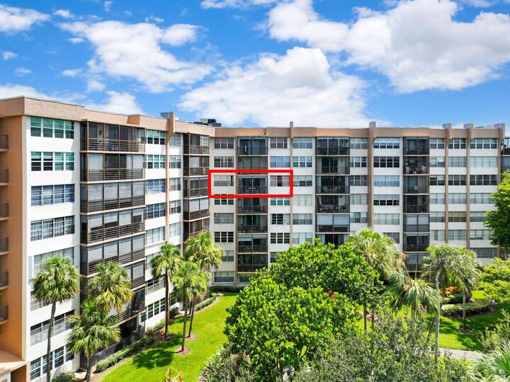 Property Photo:  1400 Saint Charles Place 624  FL 33026 
