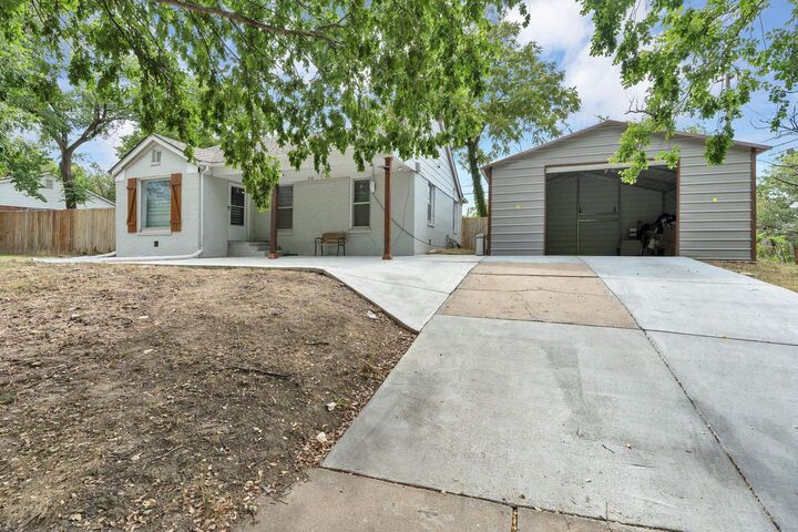 Property Photo:  1514 Matlock Dr  KS 67208 