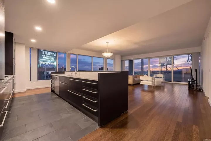 Property Photo:  6250 Hollywood Boulevard 12H  CA 90028 
