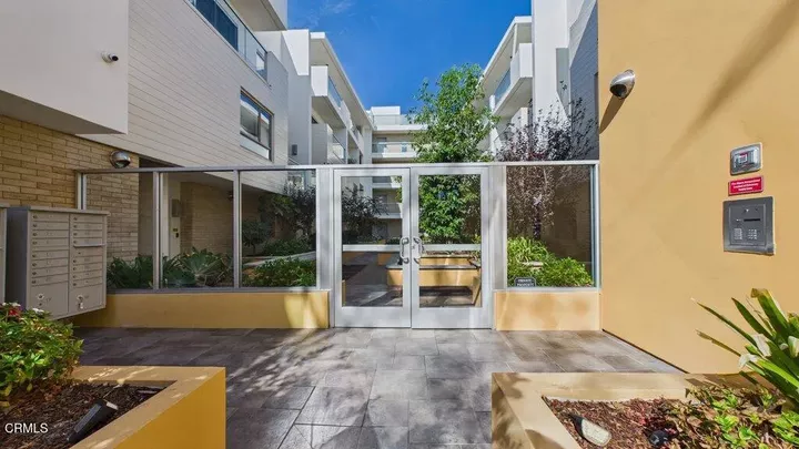 Property Photo:  137 S Wilson Avenue 106  CA 91106 
