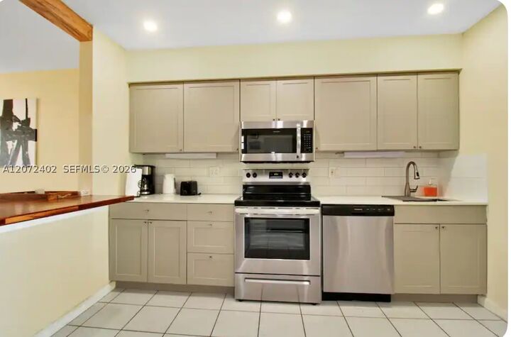 Property Photo: 1031 SW 3rd St 1031 FL 33009