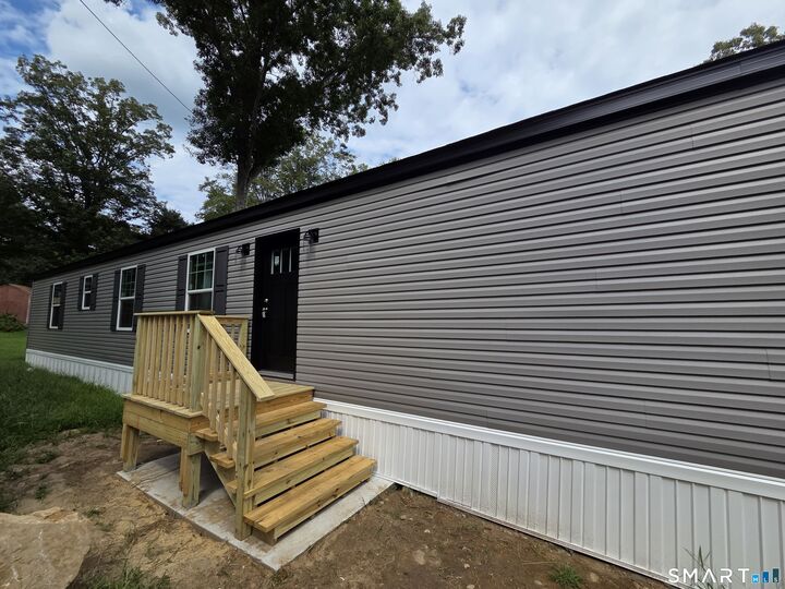 Property Photo:  303 Mohegan Park Road 11  CT 06360 