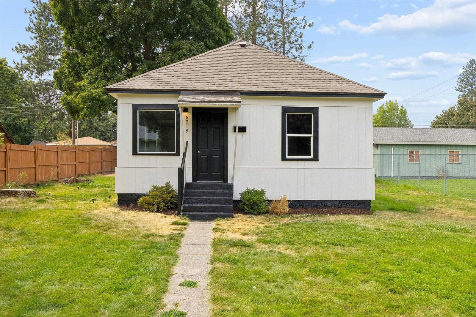 Property Photo:  6019 N Stevens St  WA 99205 