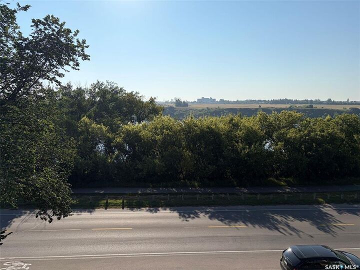 Property Photo:  1551 Spadina Crescent E  SK S7K 3J3 
