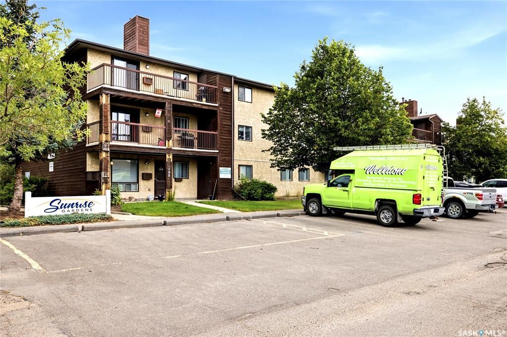Property Photo:  31 Rodenbush Drive 205  SK S4R 8C7 