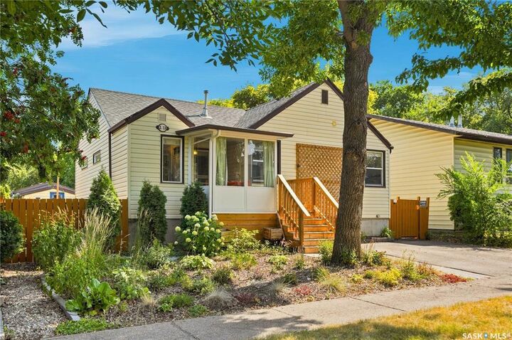 Property Photo:  2213 Coy Avenue  SK S7M 0J4 