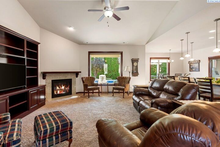 Property Photo:  1343 Jubilee Ct  WA 99352 