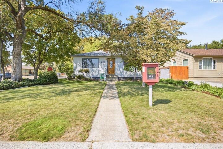 Property Photo: 2031 Rainier Ave WA 99354