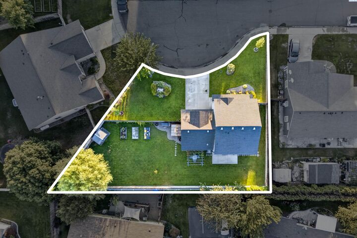 Property Photo:  1560 Desert Springs Avenue  WA 99352 