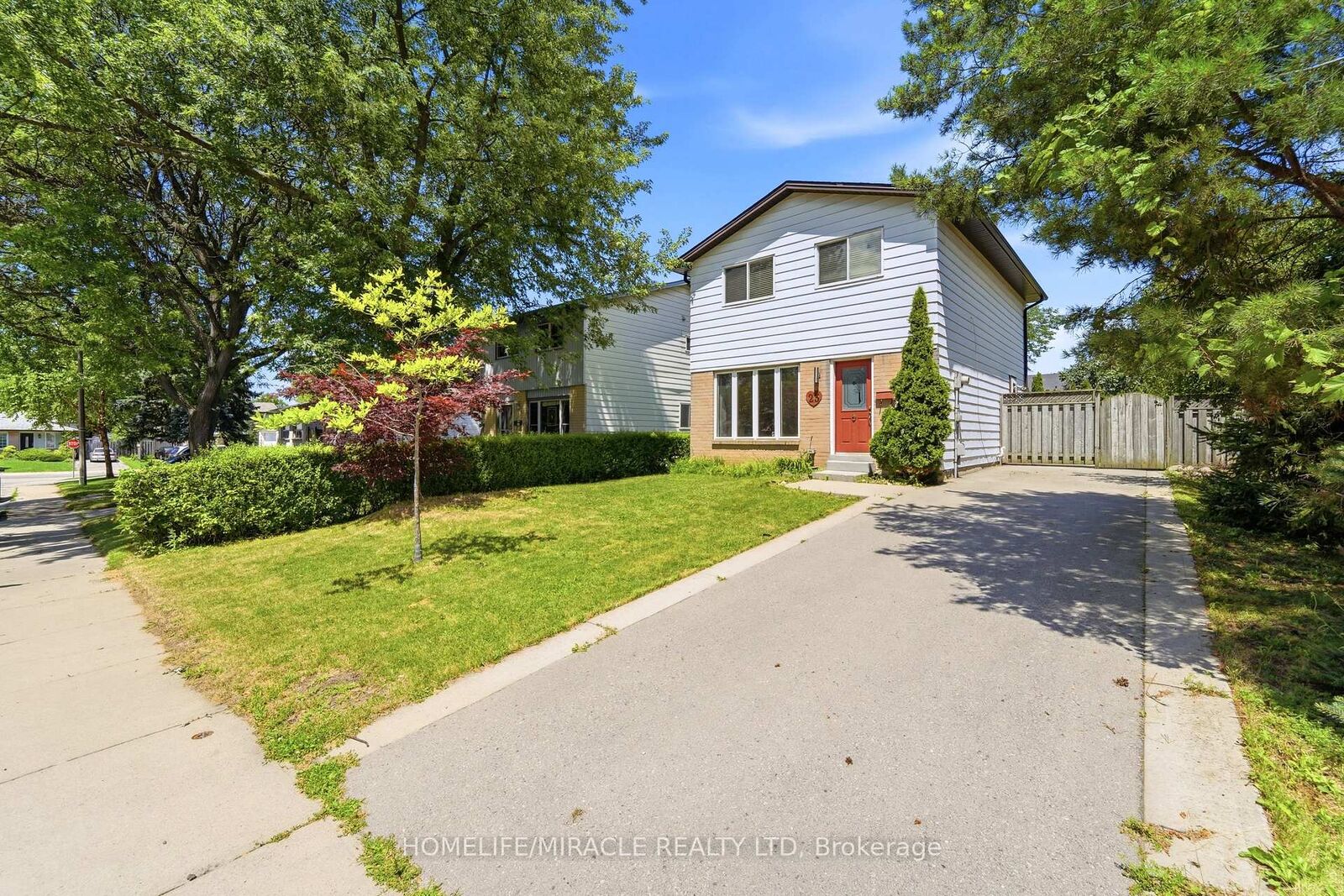 Property Photo: 23 Heatherdale Place ON L9C 6K7