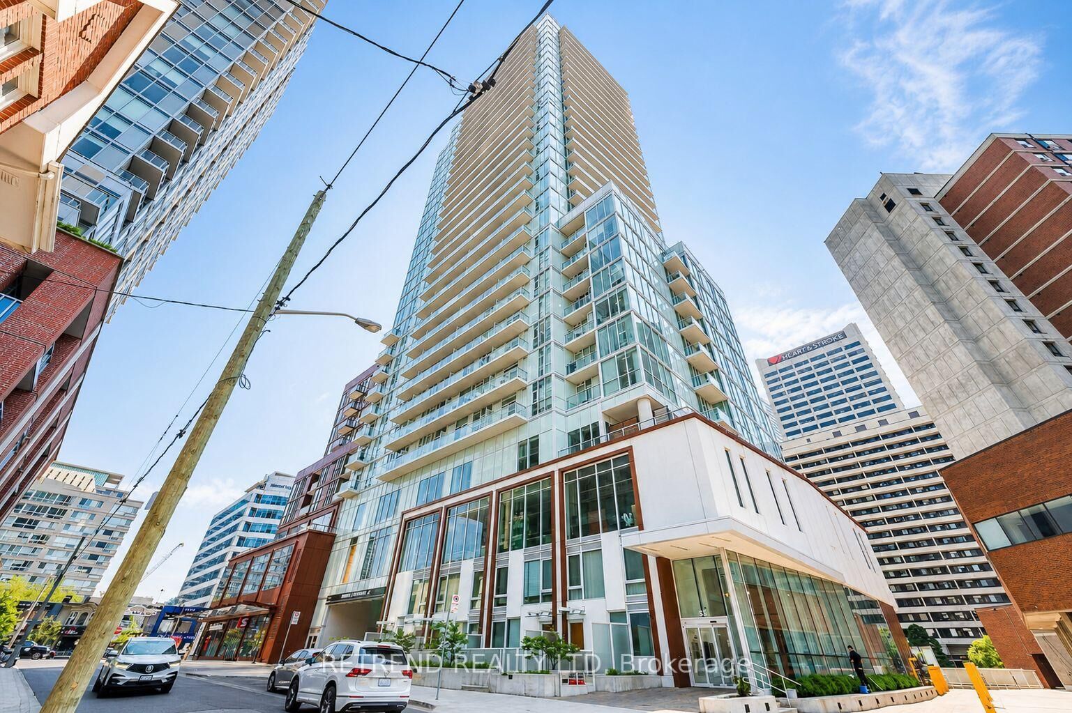 Property Photo:  33 Helendale Avenue 2309  ON M4R 0A4 