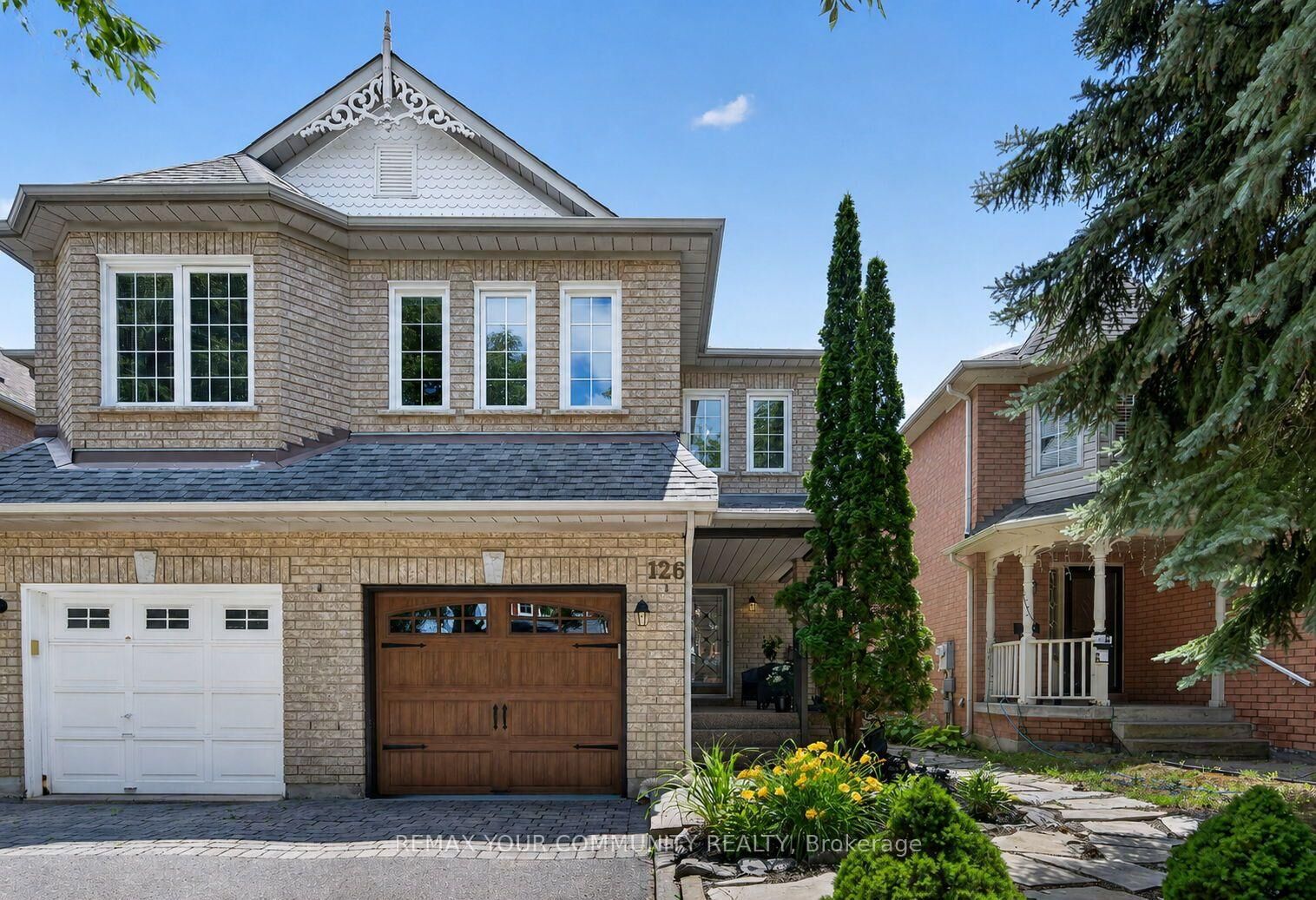 Property Photo: 126 Woodroof Crescent ON L4G 7H2