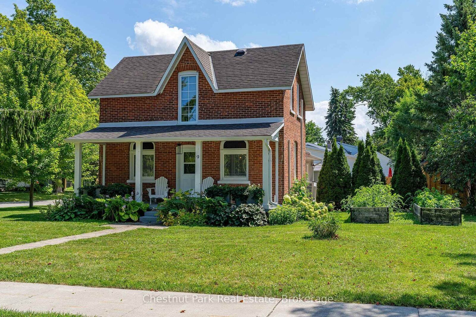 Property Photo: 9 Wellington Street E ON L0M 1G0