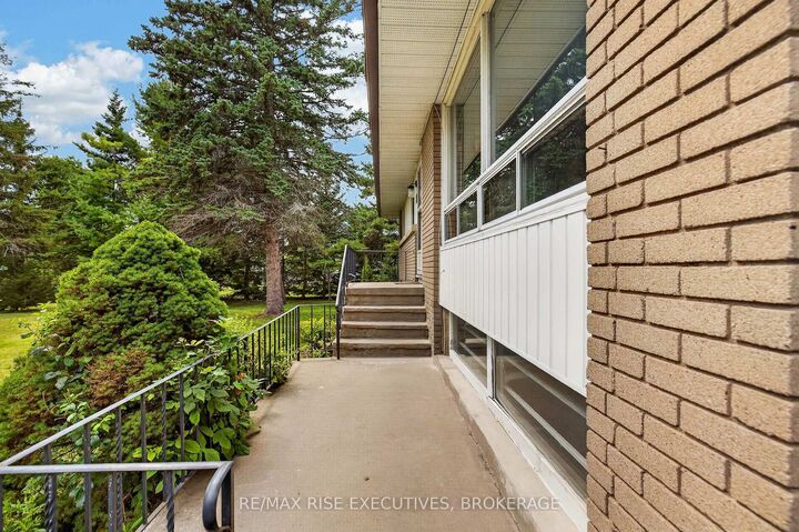 Property Photo:  18 Dalgleish Avenue  ON K7K 5H6 