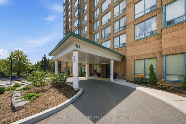 Property Photo: 711 Rossland Road E 606 ON L1N 8Z1