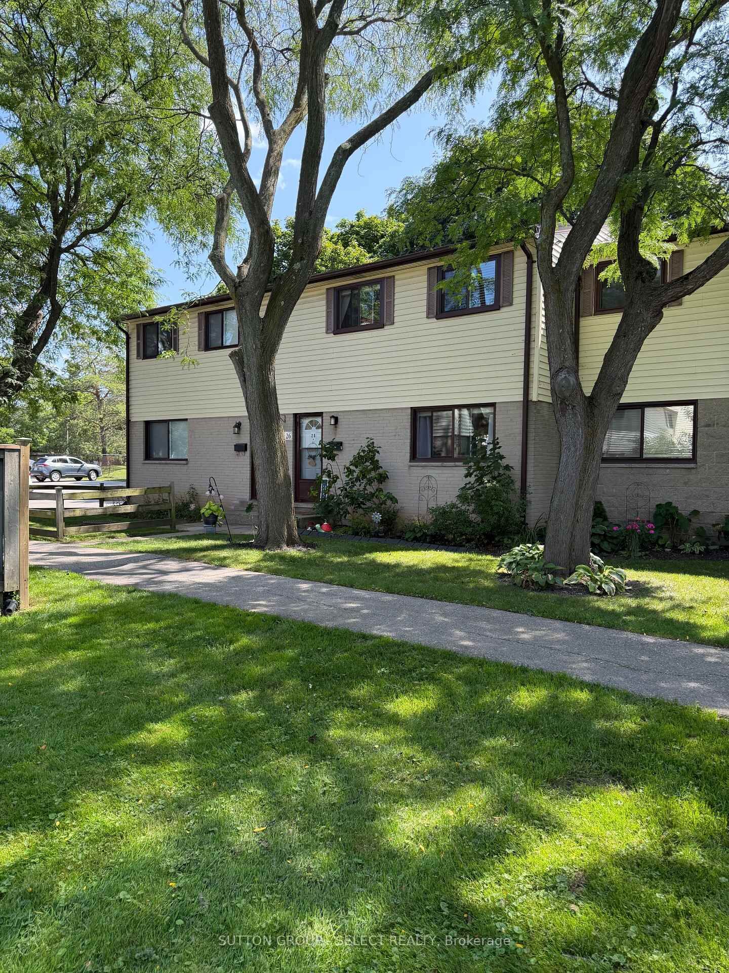 Property Photo:  825 Dundalk Drive 26  ON N6C 3V6 