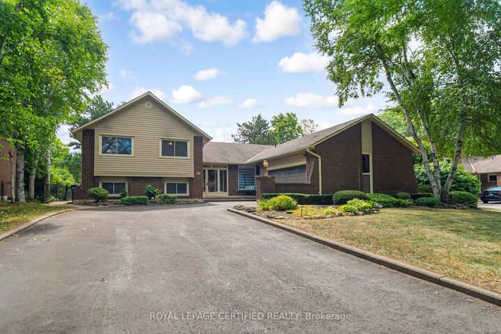 14 Broomfield Court — photo 1