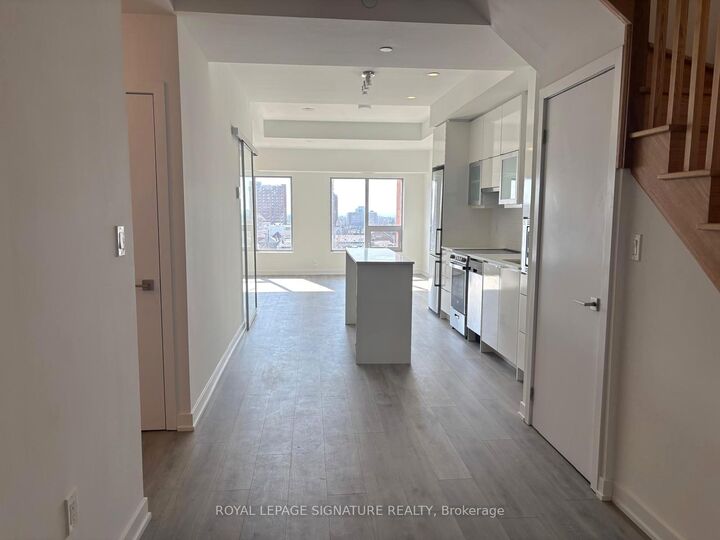 Property Photo:  2433 Dufferin Street W Ph806  ON M6E 3T3 