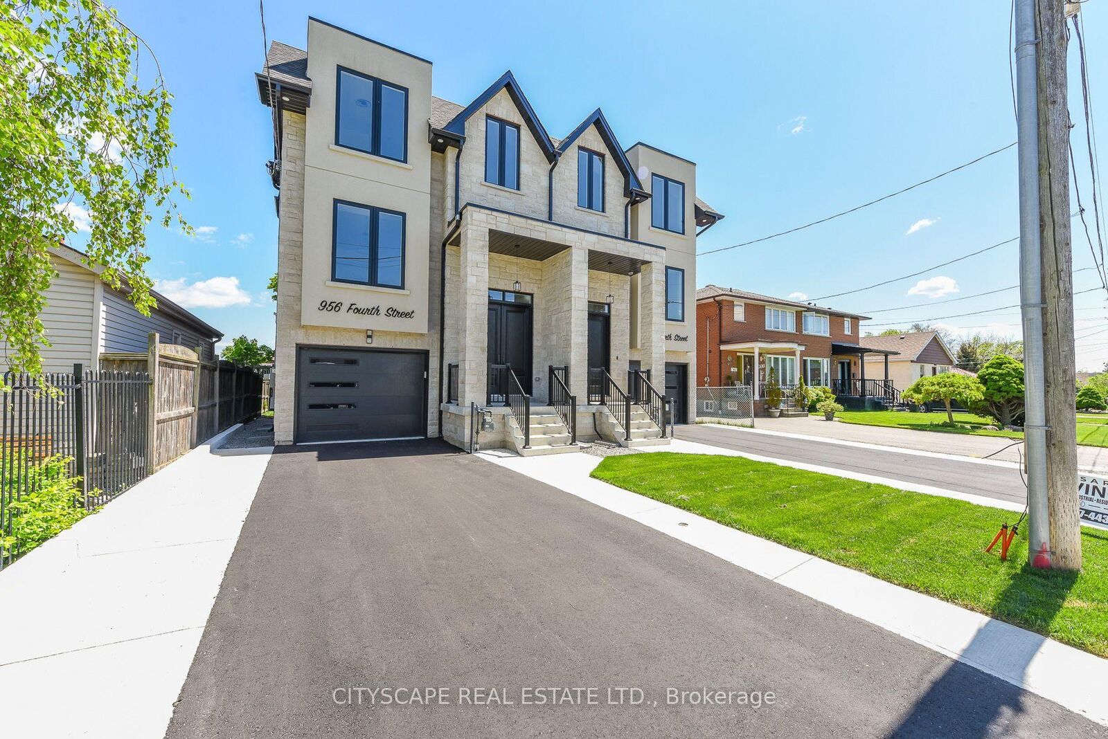 Property Photo: 954 Fourth Street ON L5E 1J9