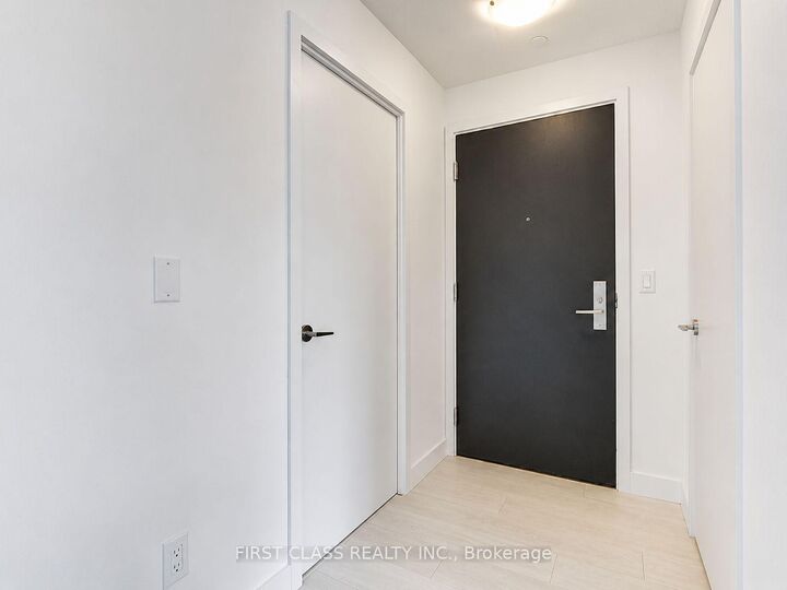Property Photo:  8 Eglinton Avenue E 612  ON M4P 0C1 