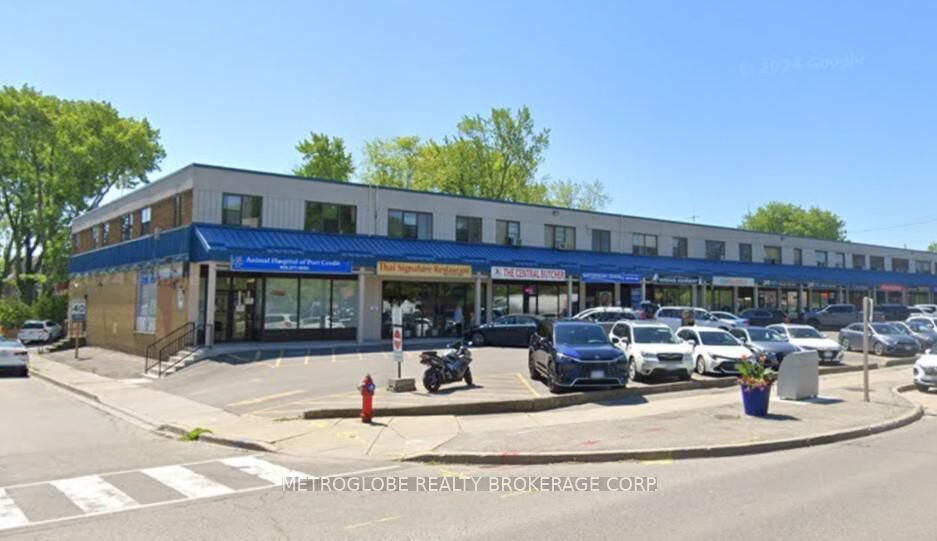 Property Photo:  191 Lakeshore Road E 11  ON L5G 1G2 
