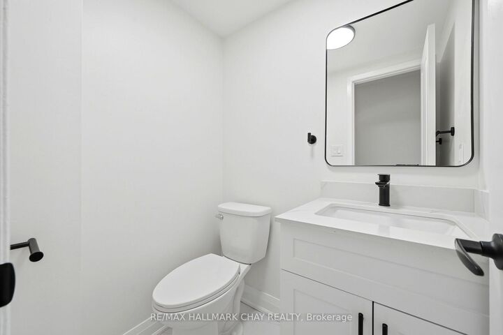 Property Photo:  52 Adelaide Street 6  ON L4N 3T5 