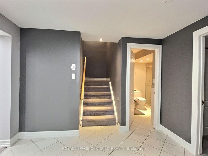 Property Photo:  3845 Brinwood Gate W  ON L5M 7H3 