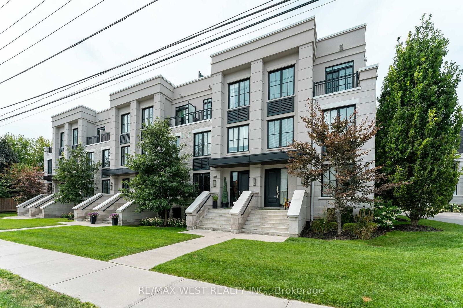 Property Photo: 1180 Cawthra Road 105 ON L5G 0A5