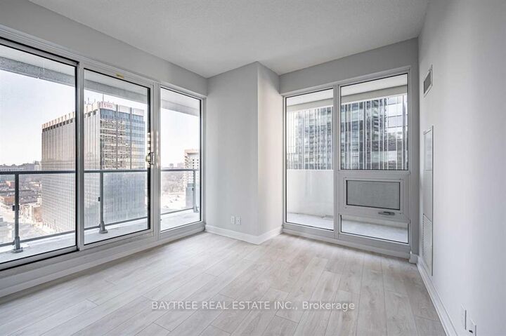 Property Photo:  2221 Yonge Street 4008  ON M4S 0B8 
