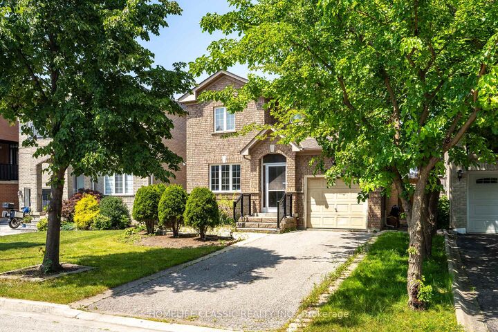 44 Wildberry Crescent — photo 1