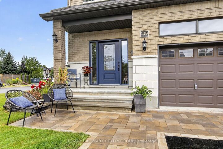 Property Photo:  128 Francis Street  ON K7C 0E9 