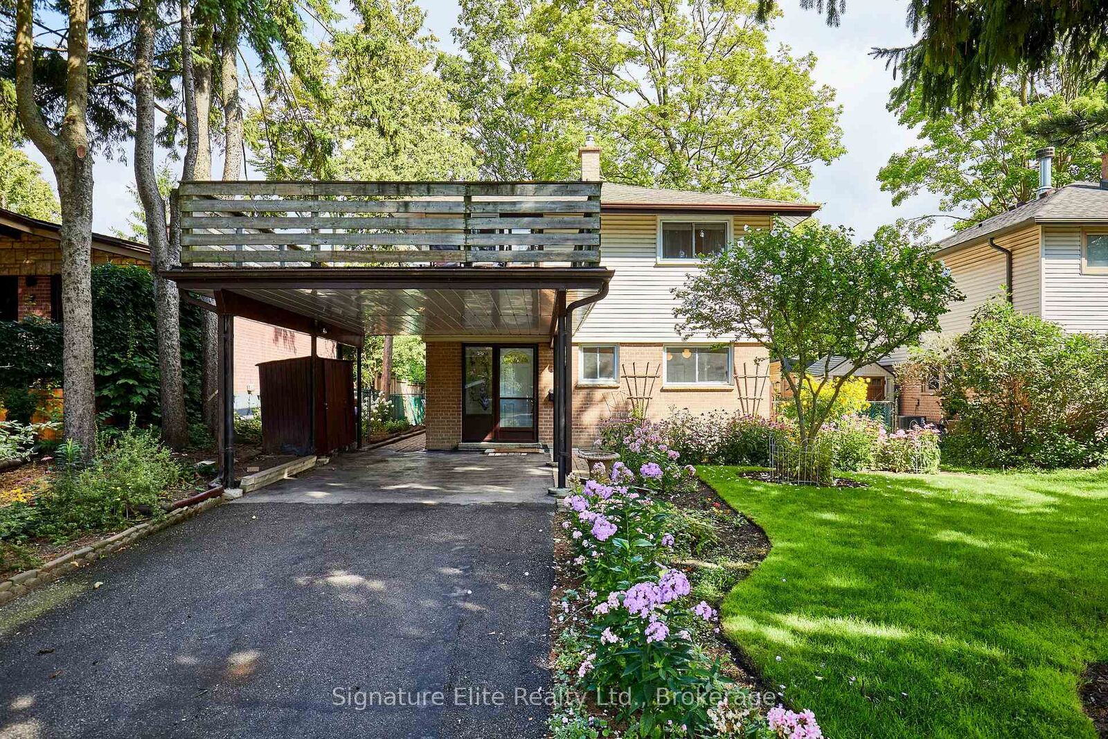 Property Photo:  7 Lyncroft Drive  ON M1E 1X6 