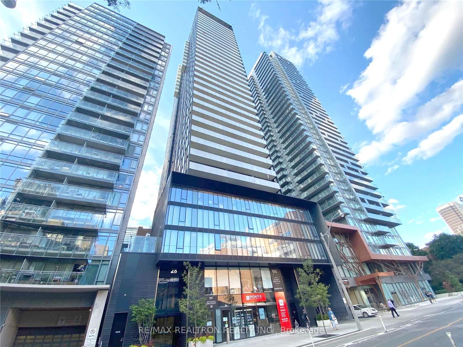 Property Photo:  28 Wellesley Street E 1103  ON M4Y 1G3 