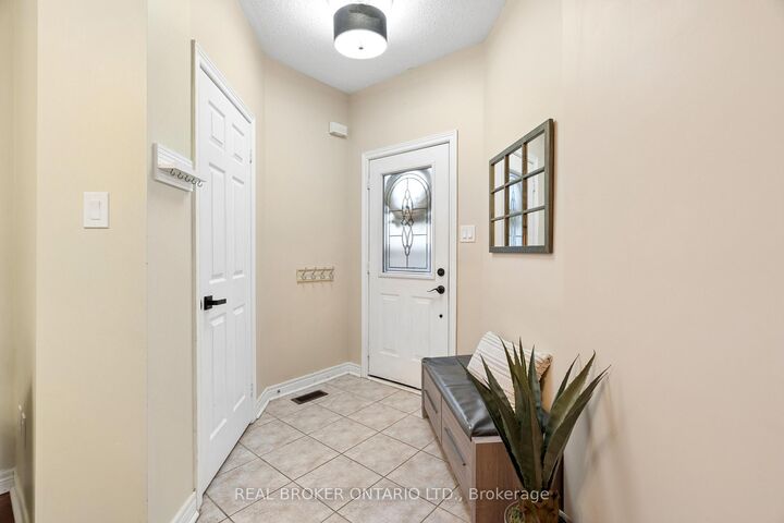 Property Photo: 27 Spruce Boulevard ON L7J 2Y3
