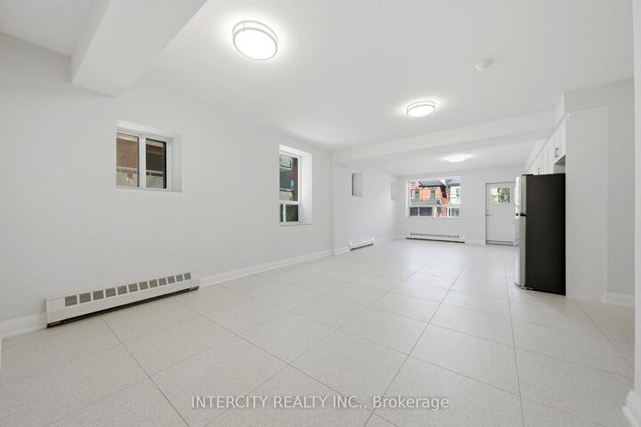 Property Photo:  91 Wentworth Street S 3  ON L8N 2Y9 