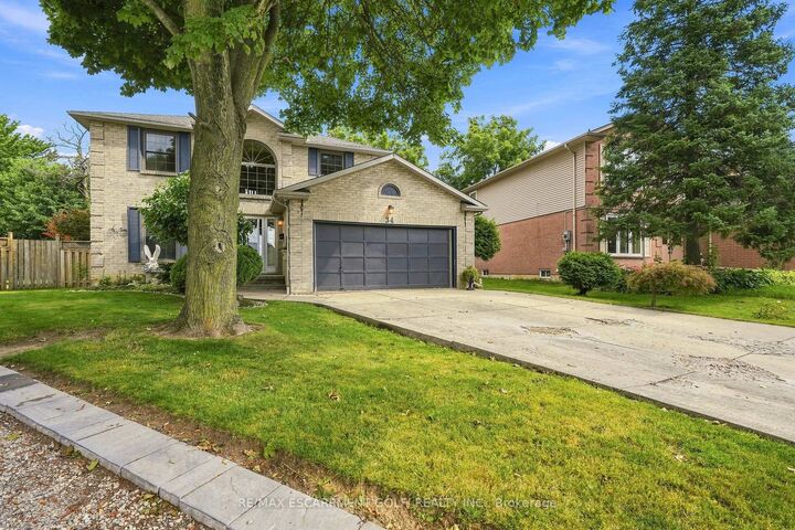 Property Photo: 34 Lisajane Court ON L9B 2N6
